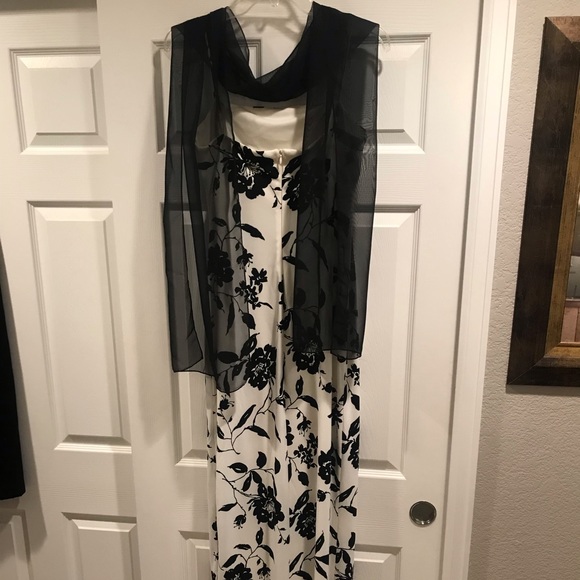 Arianna gorgeous full length gown - Picture 3 of 6